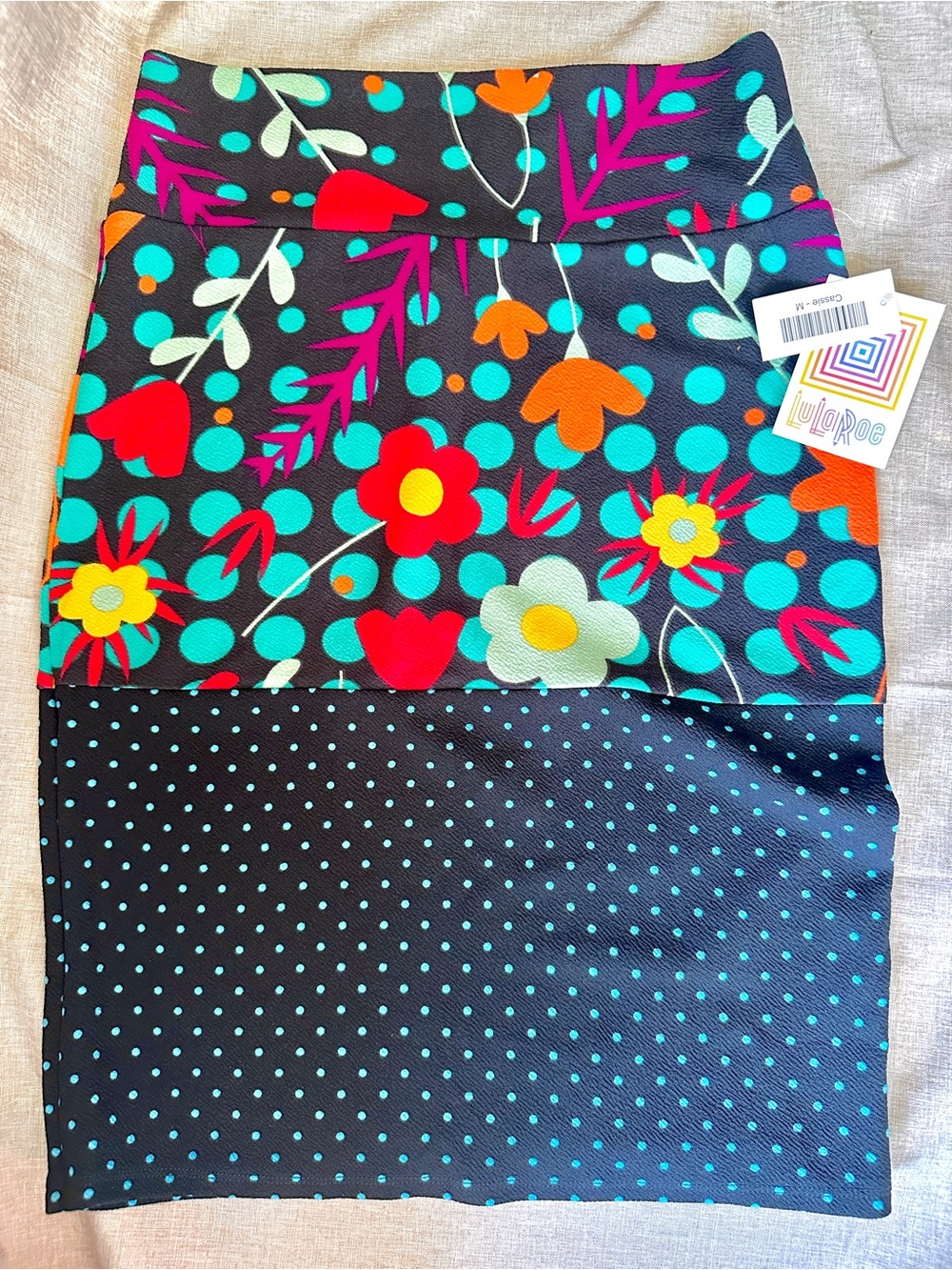NWT LuLaRoe Cassie Pencil Skirt Flowers polka dots Size Medium Blue Green
